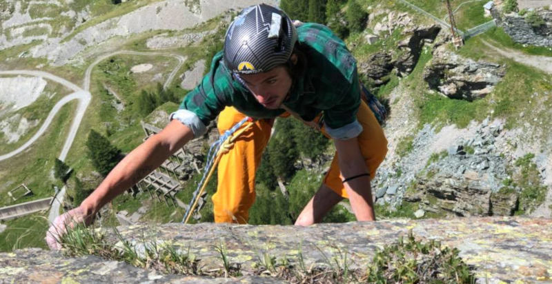 Guida alpina durante un'escursione di arrampicata in Lombardia