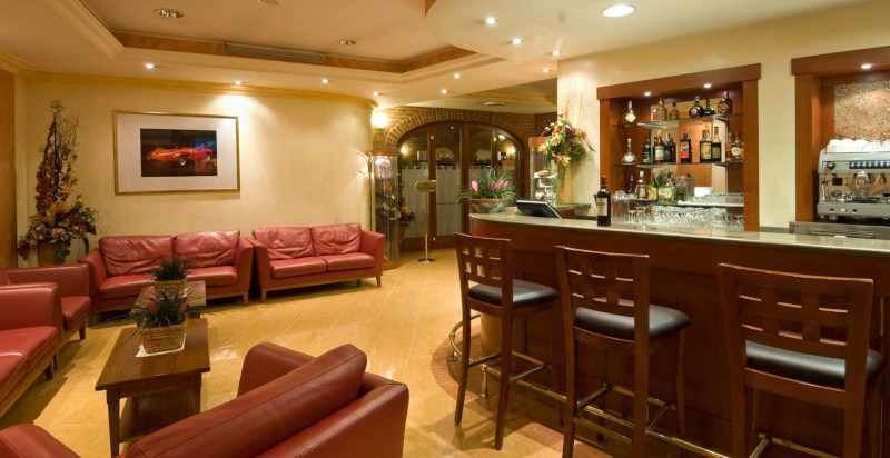 Atmosfera elegante della hall dell'AS Hotel Monza