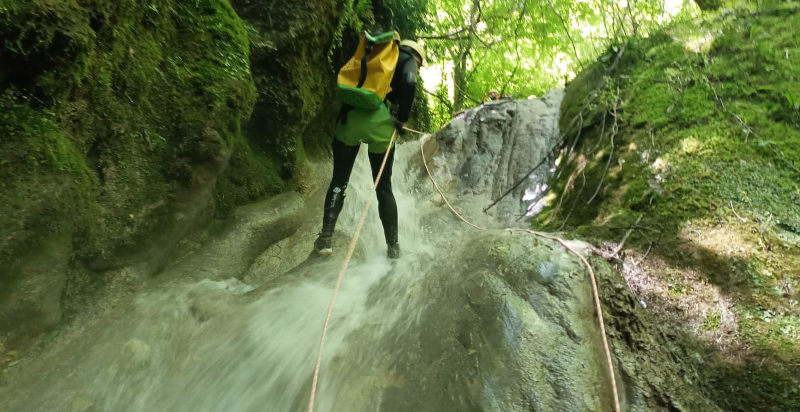 Avventura nella forra della Mola Perduta con il percorso di canyoning