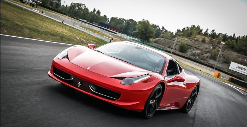 Bambini come copilota Ferrari sulla Pista Latina