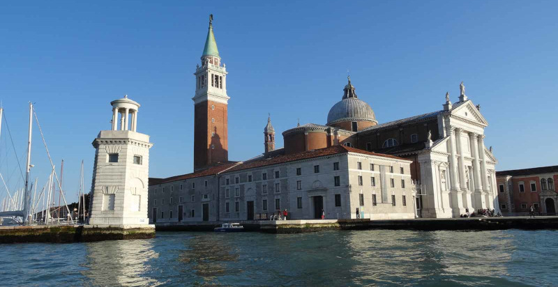Scorcio dei canali di Venezia durante un boat tour