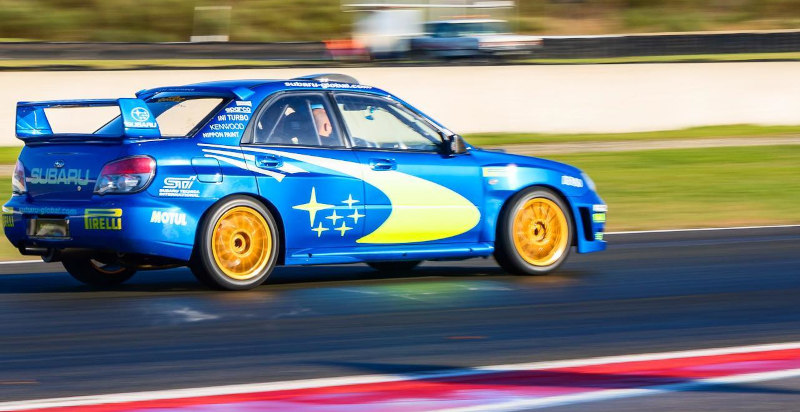 Prova l'adrenalina di guidare una Subaru Impreza STI WRC
