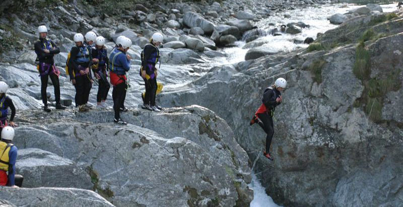 Esplorazione del torrente Sorba con tecniche di canyoning