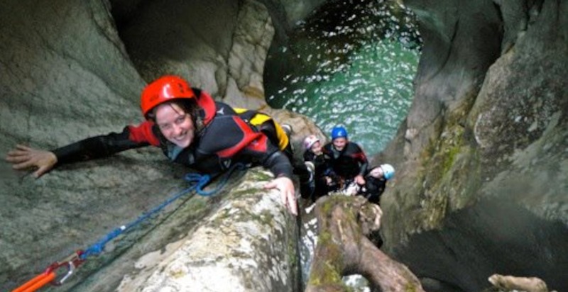Canyoning per famiglie con bambini, avventura in natura