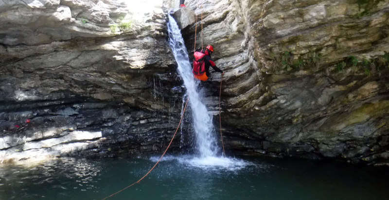 Attività di canyoning in sicurezza a Taormina, guida esperta e paesaggi mozzafiato