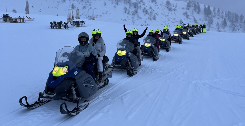 Escursione in motoslitta nella Val Brembana tra boschi e montagne