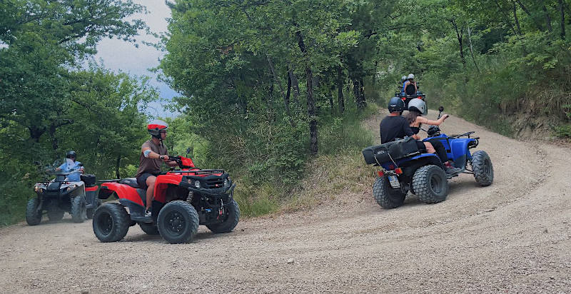 Guida in quad tra la natura selvaggia di Assisi