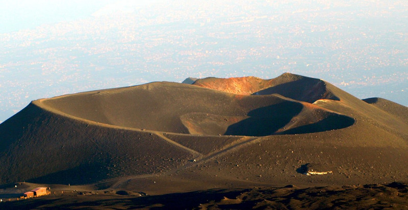 Paesaggi lunari da ammirare durante un'escursione sull'Etna