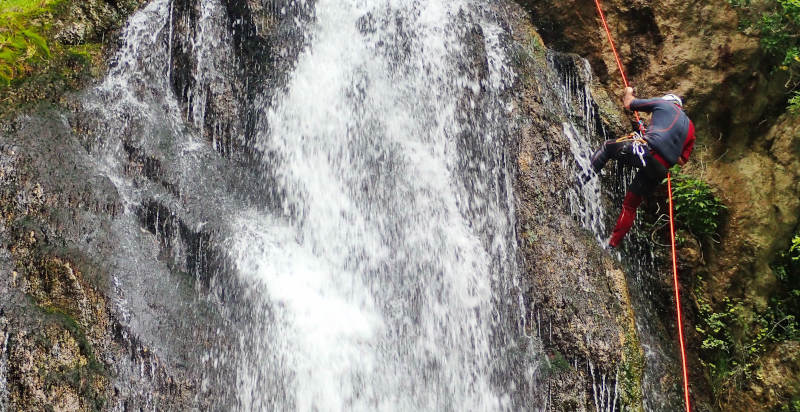 Calata in corda canyoning Gola del Tavo