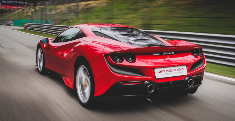 Esperienza di guida in pista a Imola di una Ferrari F8 Tributo