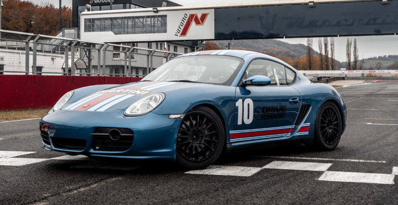 Esperienza di guida sportiva con Porsche su pista