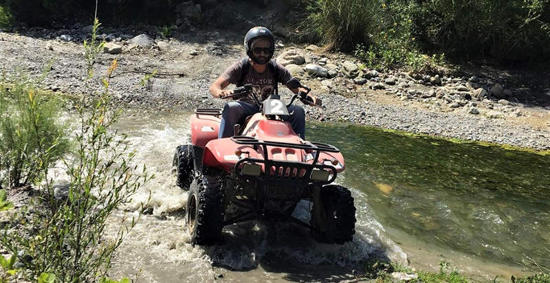 Quad nella valle dell'Alcantara direzione Etna