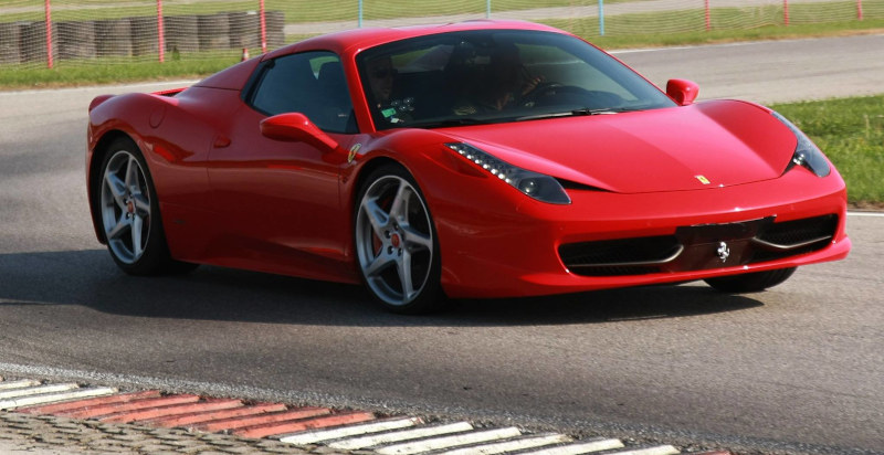 Ferrari 458 Italia in pista per un'esperienza da passeggero in Friuli