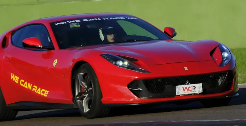 Esperienza in pista con Ferrari 812 Superfast da 800 CV 