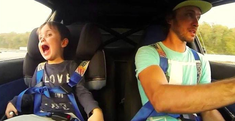 Pilota professionista guida Ferrari con bambino a bordo a Lecce sul circuito La Conca di Muro Leccese