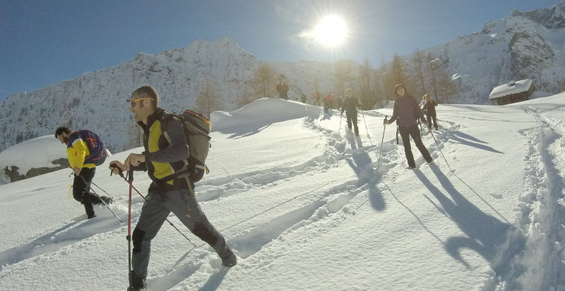 Scopri la magia dell'inverno con un'escursione con le ciaspole in Valsesia