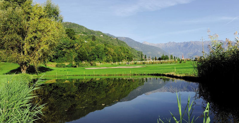 Corso introduttivo di golf nel circolo privato di Lana