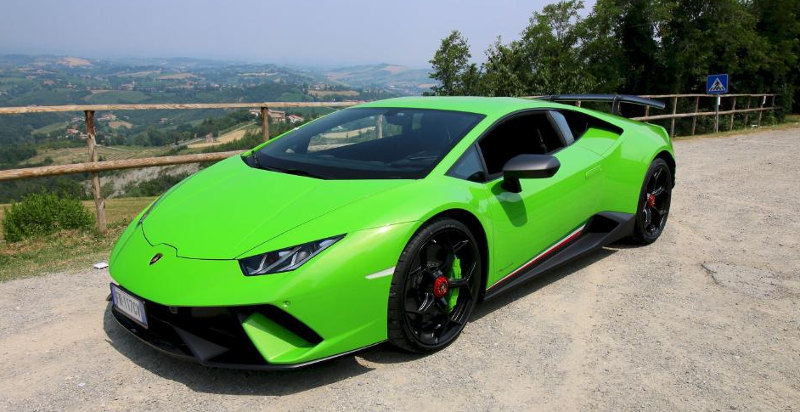 Guida Lamborghini Huracán su strada a Maranello