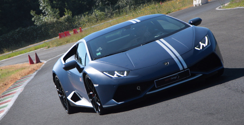 guidare lamborghini su pista ferrara