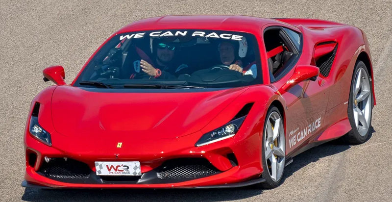 Ferrari F8 Tributo sul tracciato di Racalmato in Sicilia