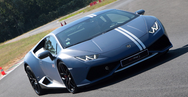 Guidare una Lamborghini Huracan in pista a Busca Cuneo esperienza di guida supercar