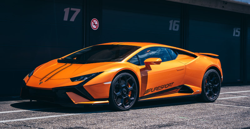Guidare una Lamborghini Huracán Tecnica a Vairano vivendo un'esperienza da pilota
