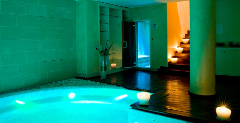Piscina riscaldata nella spa del Park Hotel Olimpia