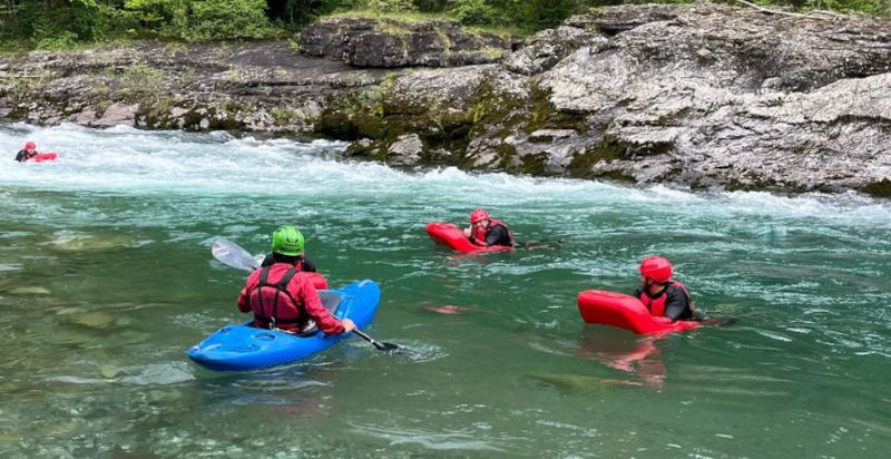 Attività di hydrospeed in Val Brembana a contatto con l’acqua
