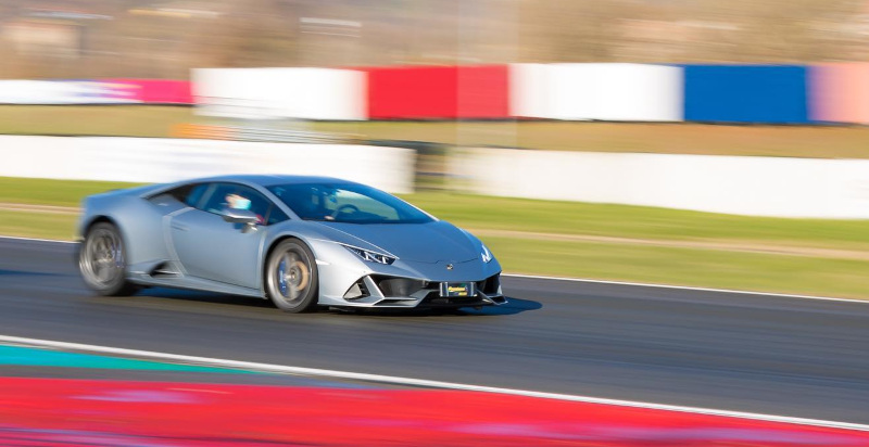 Lamborghini Huracán EVO in pista a San Giuseppe di Comacchio