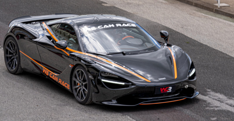 McLaren 750S sul circuito La Conca a Muro Leccese