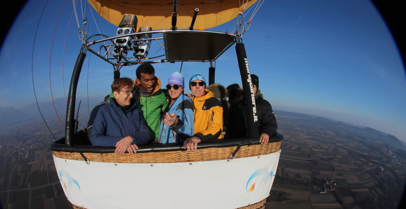 Panorama mozzafiato dal volo in mongolfiera