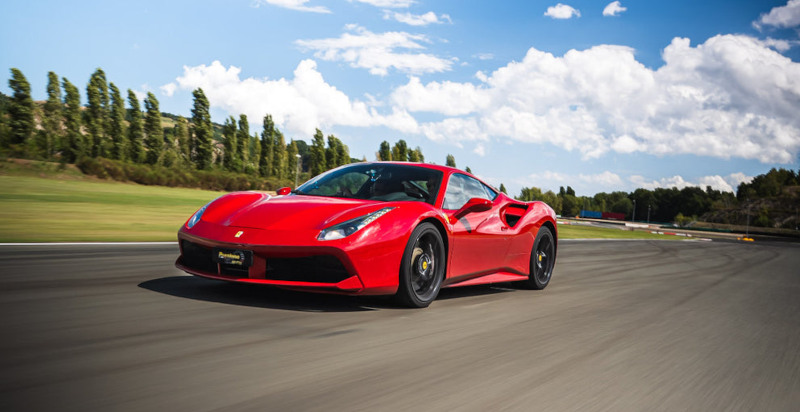 Esperienza da passeggero su Ferrari 488 GTB a Latina