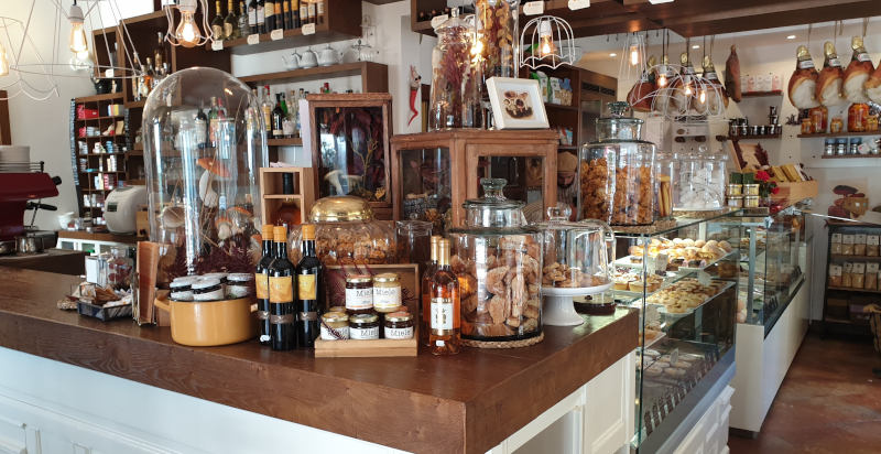 Esperienza di passeggiata a cavallo a Firenze con una pausa pranzo in una tradizionale trattoria toscana
