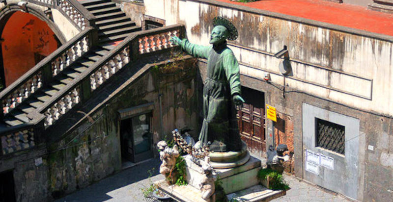 Vista esterna del Bed and Breakfast Domus Gemi a Napoli
