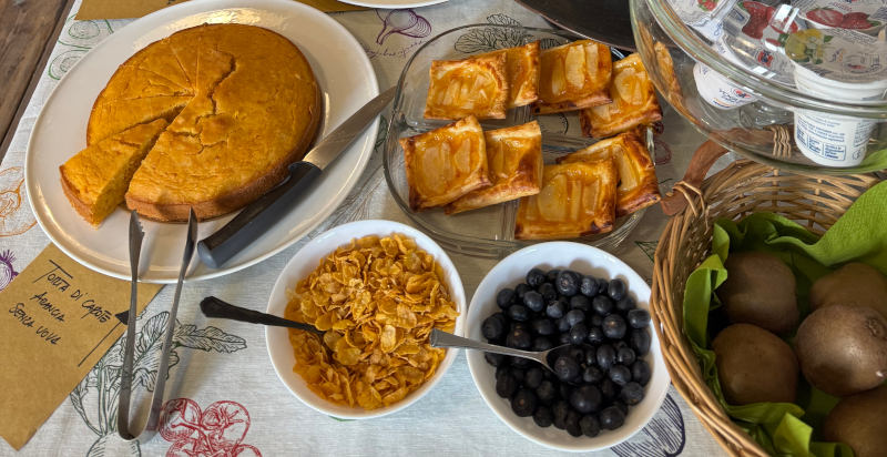 Deliziosi piatti tipici toscani serviti durante il brunch
