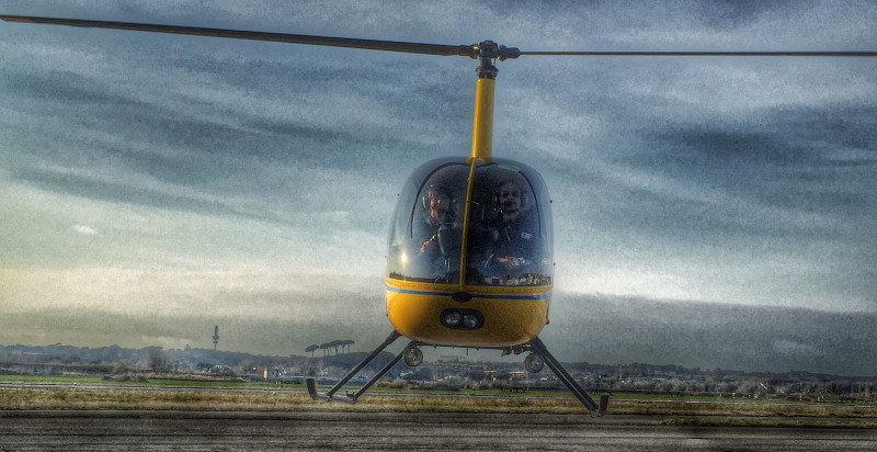 Esperienza unica di pilotare un elicottero a Roma con istruttore