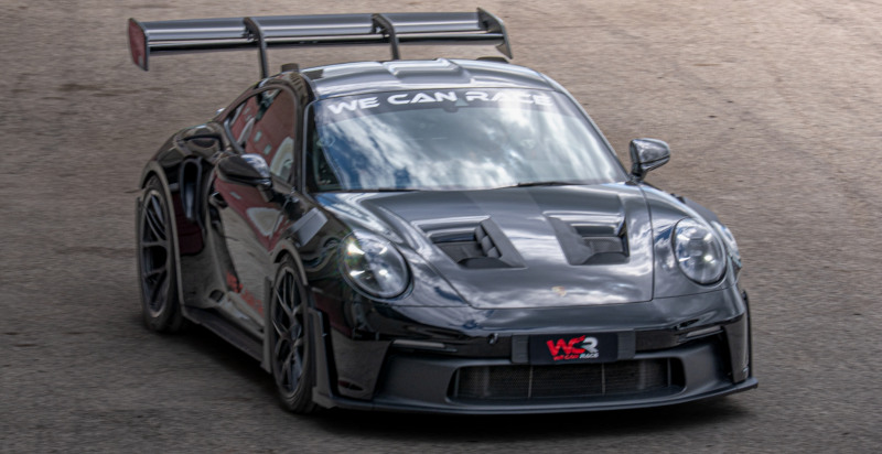 Auto sportiva Porsche 992 GT3 RS, esperienza di guida in pista