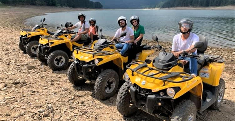 Momento di pausa durante un'escursione in quad in Calabria