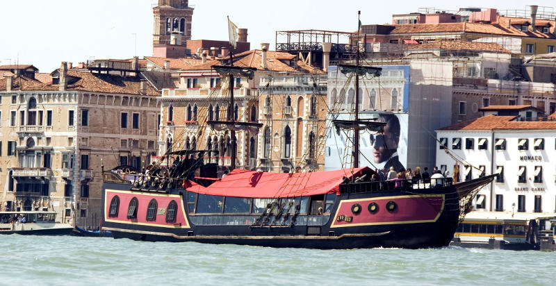Vista delle isole Le Vignole e Sant'Erasmo dalla Galeone Veneziano