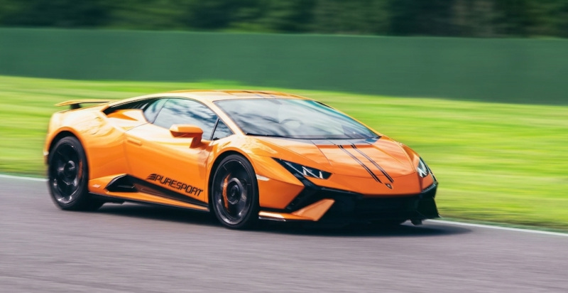 Regalare l'esperienza di guida della Lamborghini Huracàn Tecnica sulla pista di Imola
