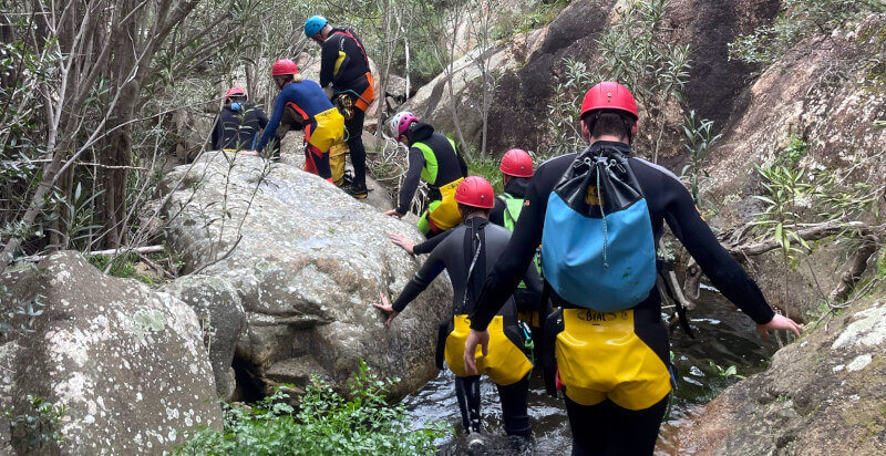 rio zairi sud sardegna canyoning gruppo passa acqua