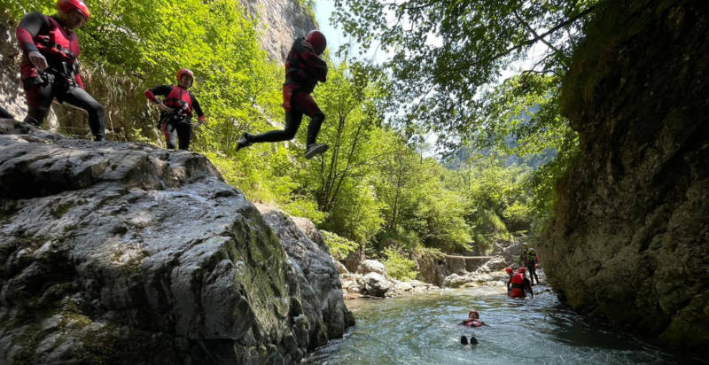 River hiking in Val Brembana tra natura incontaminata e silenzio
