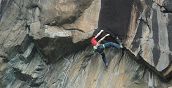 Scalata sicura con guida alpina tra le montagne della Lombardia