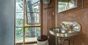 Bagno con doccia in casa sull’albero vicino a Firenze