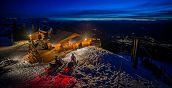 Tramonto sulle montagne durante la motoslitta a Sestriere