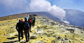 Gruppo di escursionisti sull'Etna in Sicilia