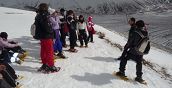 Escursionisti esplorano i Monti Sibillini con le ciaspole