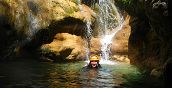 Avventura di Canyoning a Imperia: Una Giornata Adrenalinica tra Gole e Cascate