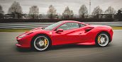 Ferrari F8 Tributo in accelerazione sul circuito di San Martino del Lago