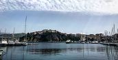 Veduta panoramica della costa cilentana da una barca a vela